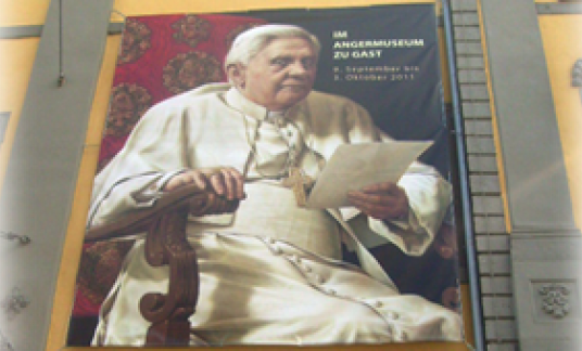 Angermuseum Erfurt Papst Banner