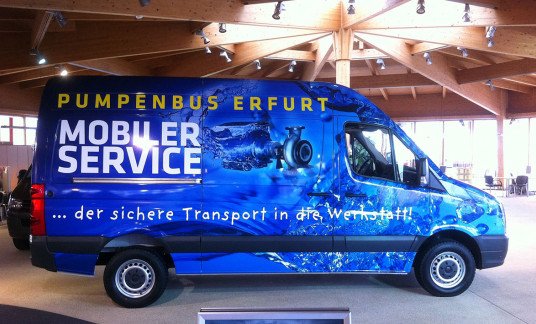 Transporter-Beschriftung eines VW Crafter Transporter für den Pumpenbus Erfurt