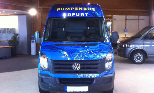 Transporter-Beschriftung eines VW Crafter Transporter für den Pumpenbus Erfurt