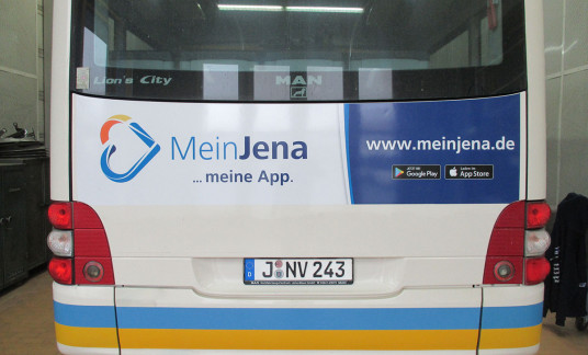 Busbeschriftung für die MeinJena App - auf und in den Bussen des Jenaer Nahverkehr. Busbeschriftung für die MeinJena App - auf und in den Bussen des Jenaer Nahverkehr.