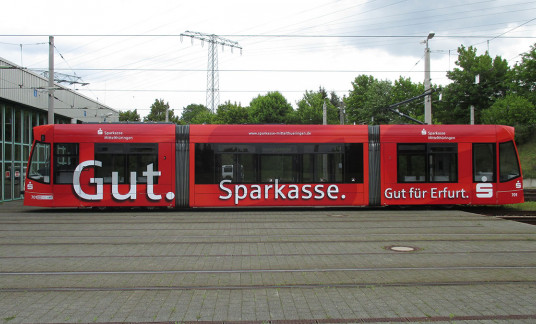 Straßenbahnwerbung für die Sparkasse Mittelthüringen