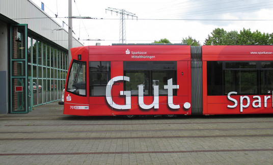 Straßenbahnwerbung für die Sparkasse Mittelthüringen