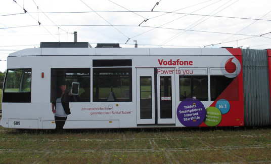 Straßenbahnwerbung für Vodafone in Erfurt Straßenbahnwerbung für Vodafone in Erfurt