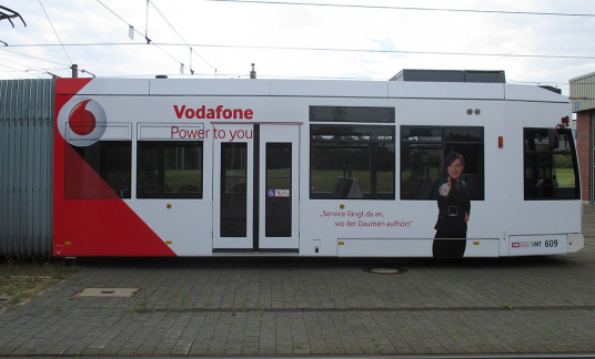 Straßenbahnwerbung für Vodafone in Erfurt Straßenbahnwerbung für Vodafone in Erfurt