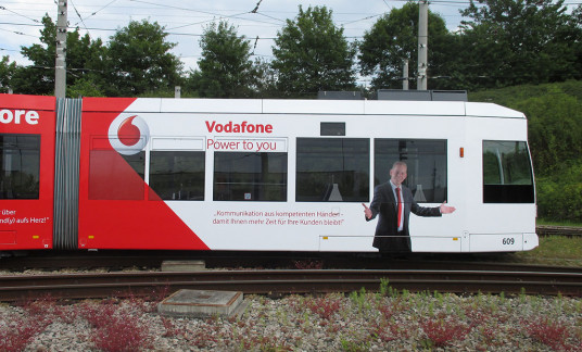 Straßenbahnwerbung für Vodafone in Erfurt Straßenbahnwerbung für Vodafone in Erfurt