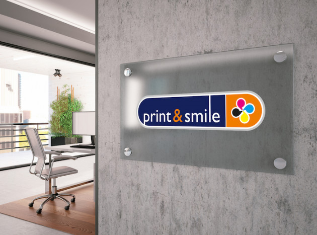 Schilder und Wegeleitsysteme