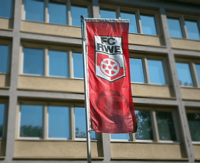 Die Hissfahne als stilsicheres und zeitloses Werbemittel